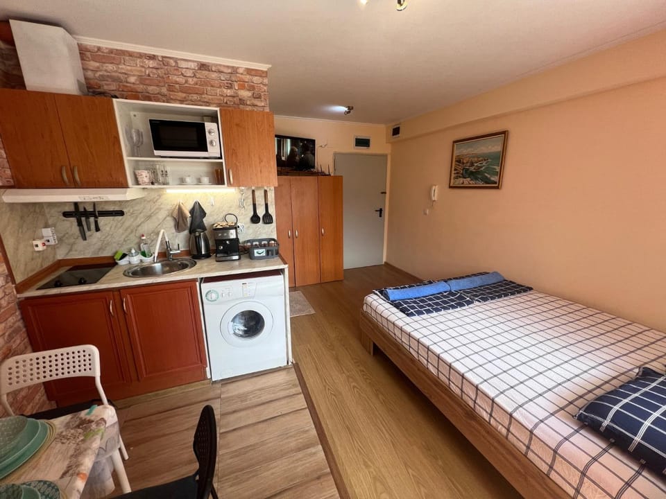 Communal lounge/ TV room, Kitchen or kitchenette
