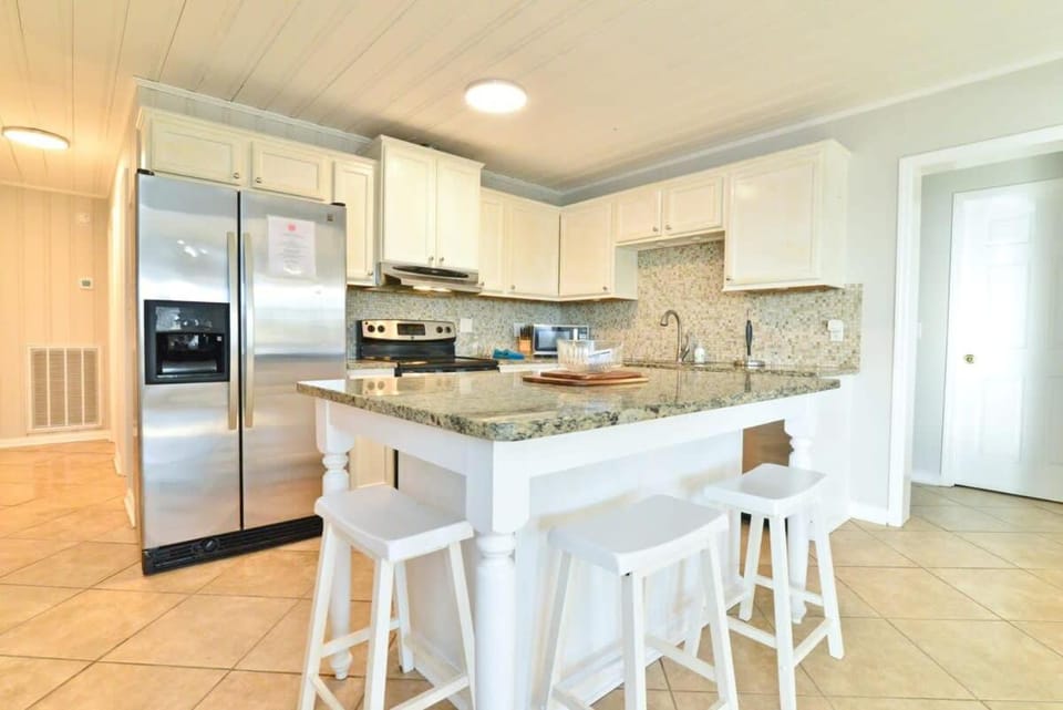 Hazels Child II Oceanfront Beach House w Pier View House in North Myrtle Beach
