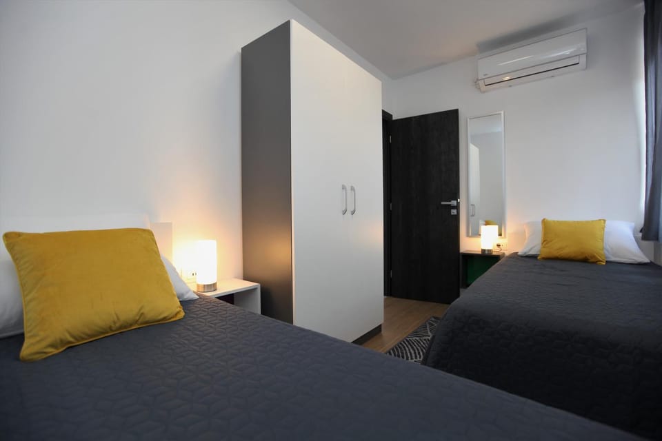 Bed, Bedroom, air conditioner