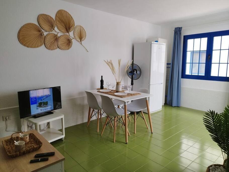 TV and multimedia, Living room, Dining area