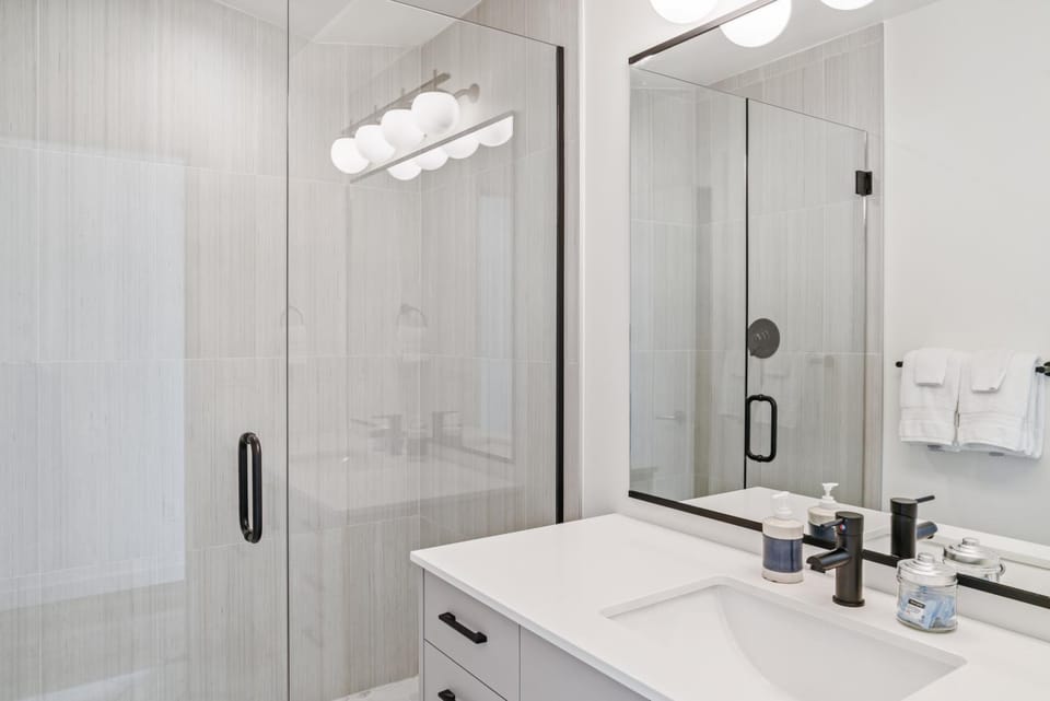 Shower, Bathroom, towels