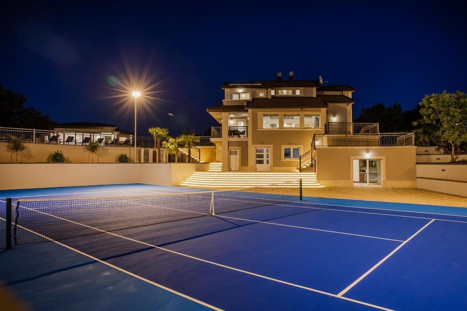 Tennis court