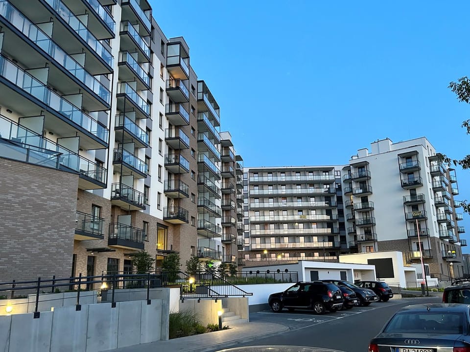 Property building, Neighbourhood, Location, Parking
