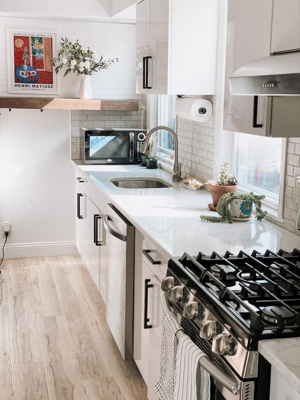 Chic 2BR Retreat 15min FIFA World Cup MetLife Stad Apartment in Harrison