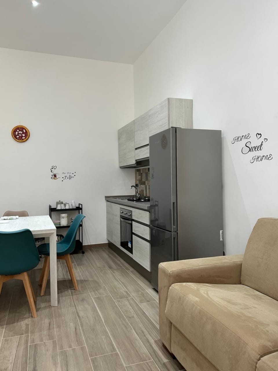 Kitchen or kitchenette, Living room, Seating area