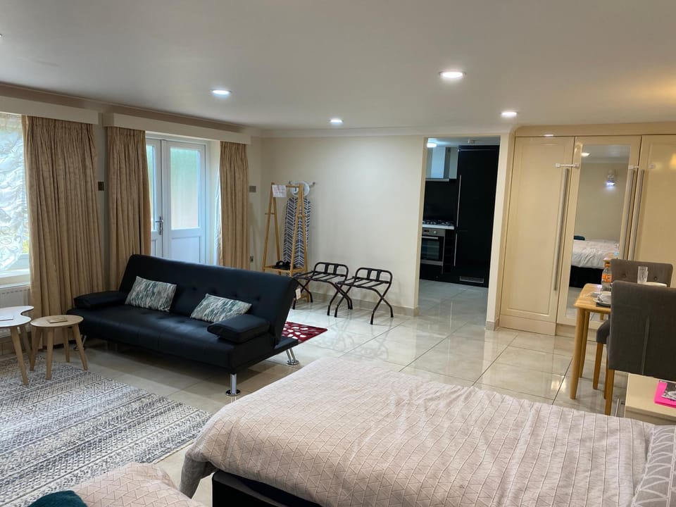 Seating area, Dining area, wardrobe