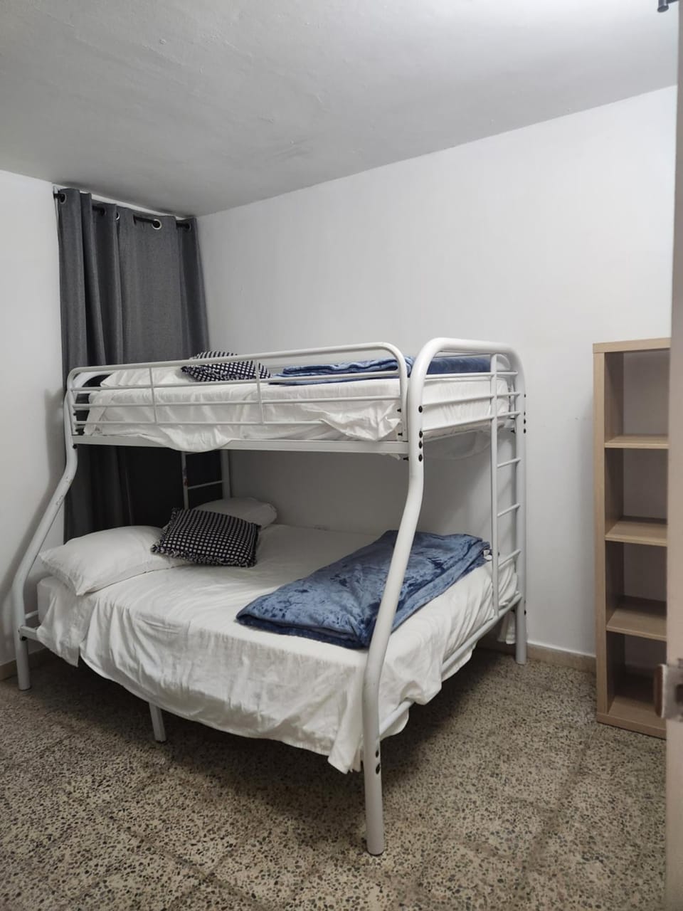 Bedroom, bunk bed
