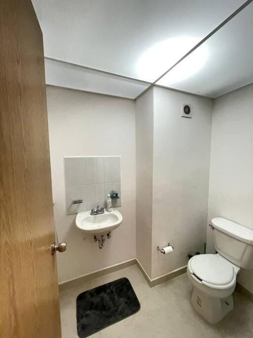 Toilet, Bathroom, towels