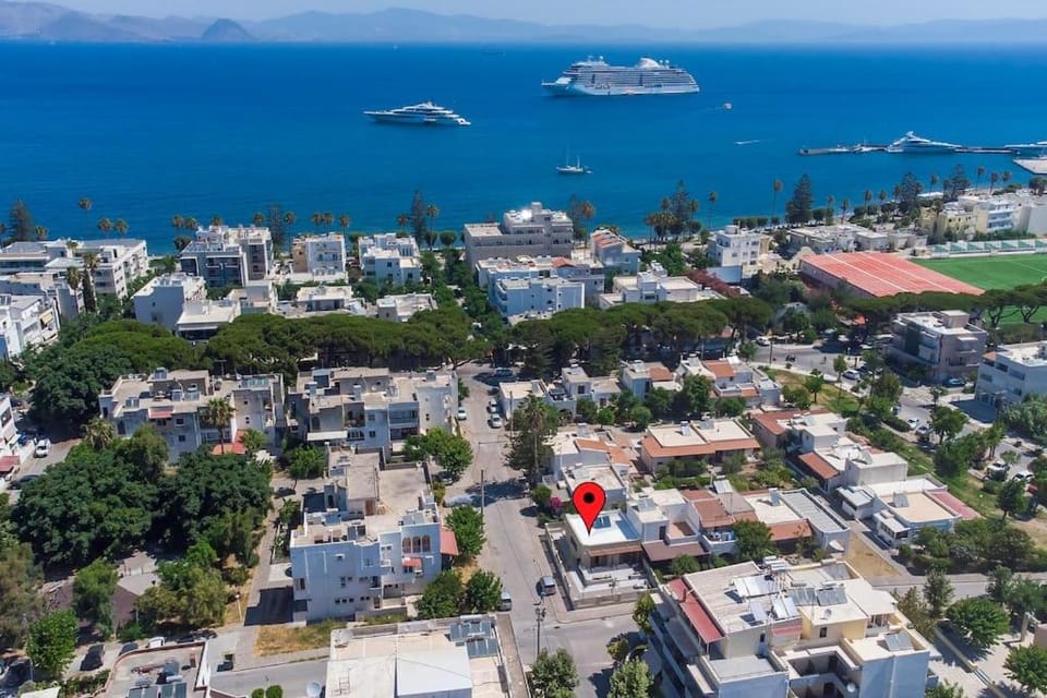 Nearby landmark, Day, Neighbourhood, Bird's eye view, Location