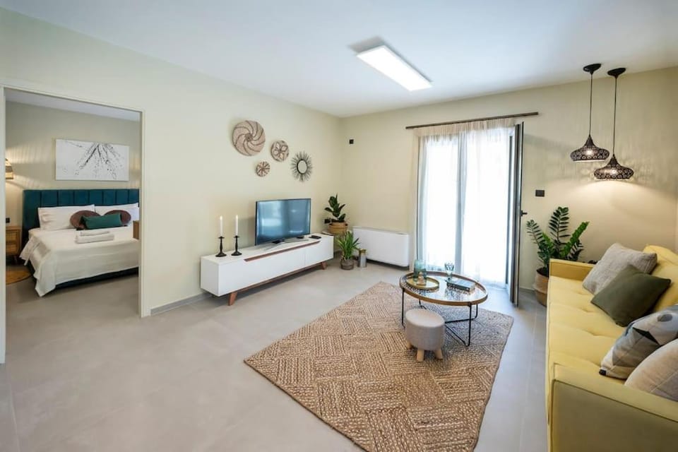 Communal lounge/ TV room, TV and multimedia, Living room, Photo of the whole room, Seating area