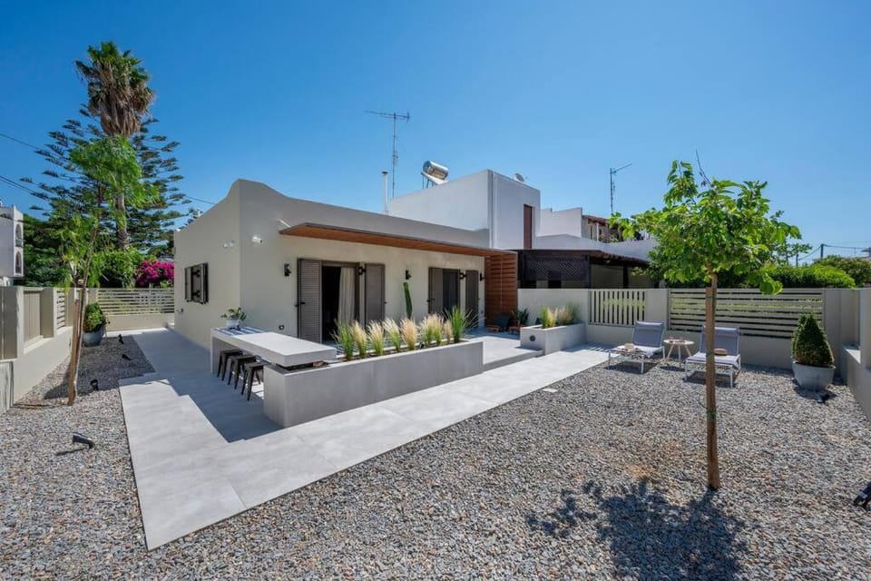 Property building, Day, Garden