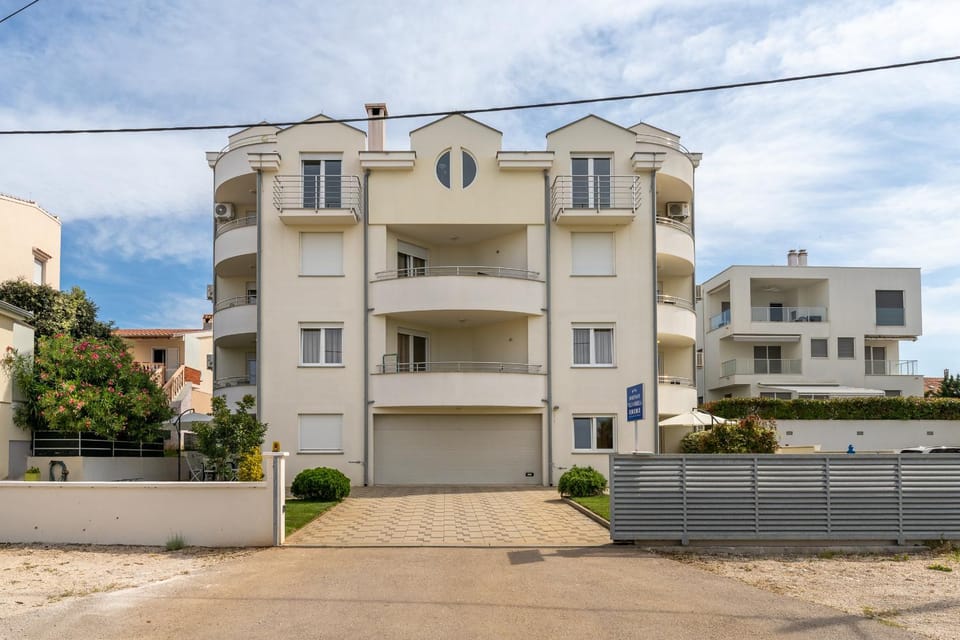 Property building, Street view