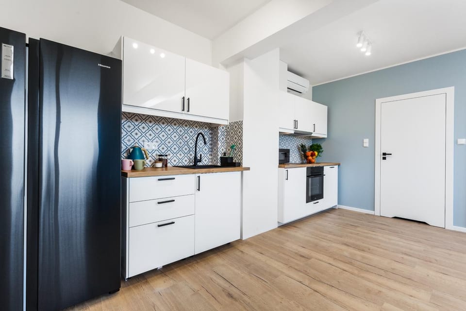 Kitchen or kitchenette, oven, stove