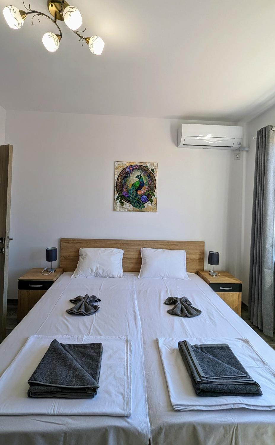 Bed, Decorative detail, Bedroom, wardrobe