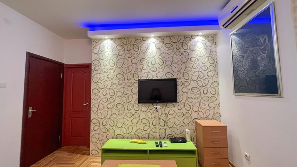 Communal lounge/ TV room, TV and multimedia, Living room
