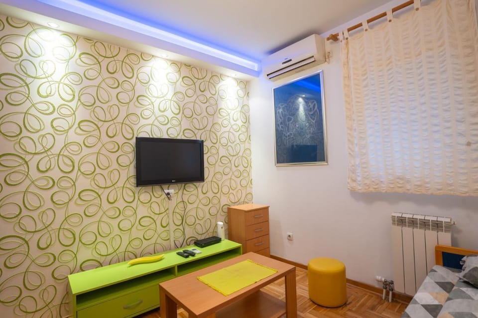 Living room, Seating area, Evening entertainment