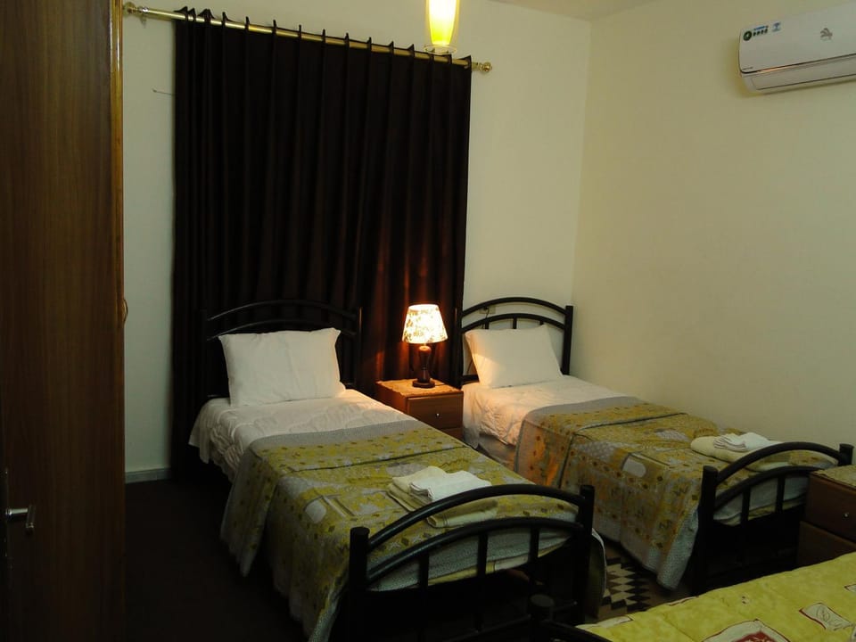 Bed, Photo of the whole room, Bedroom, air conditioner