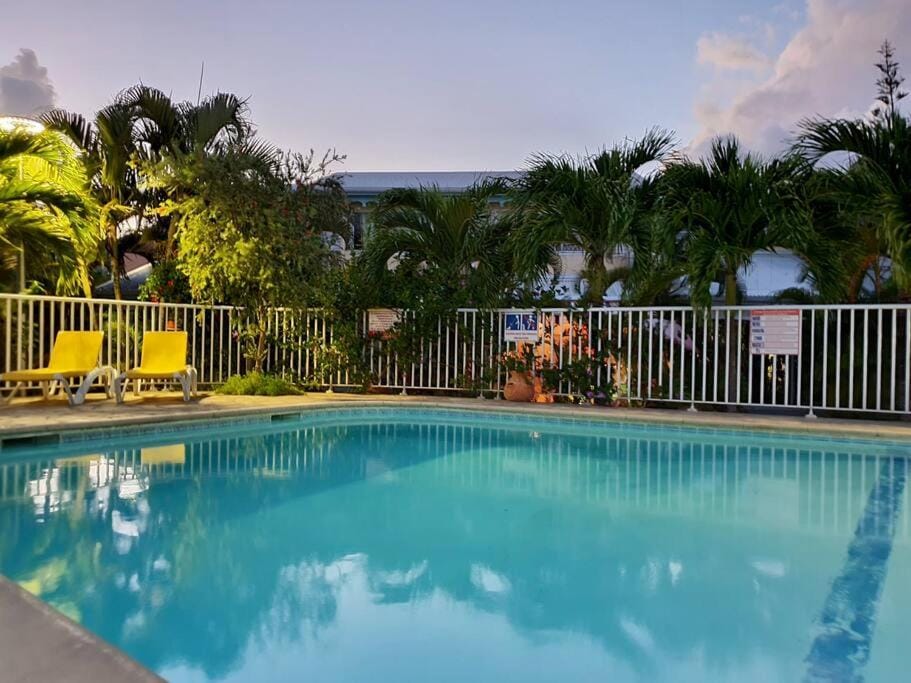 T3, piscine, Plages et commerces à pieds sur la Marina Apartment in Grande-Terre, Guadeloupe