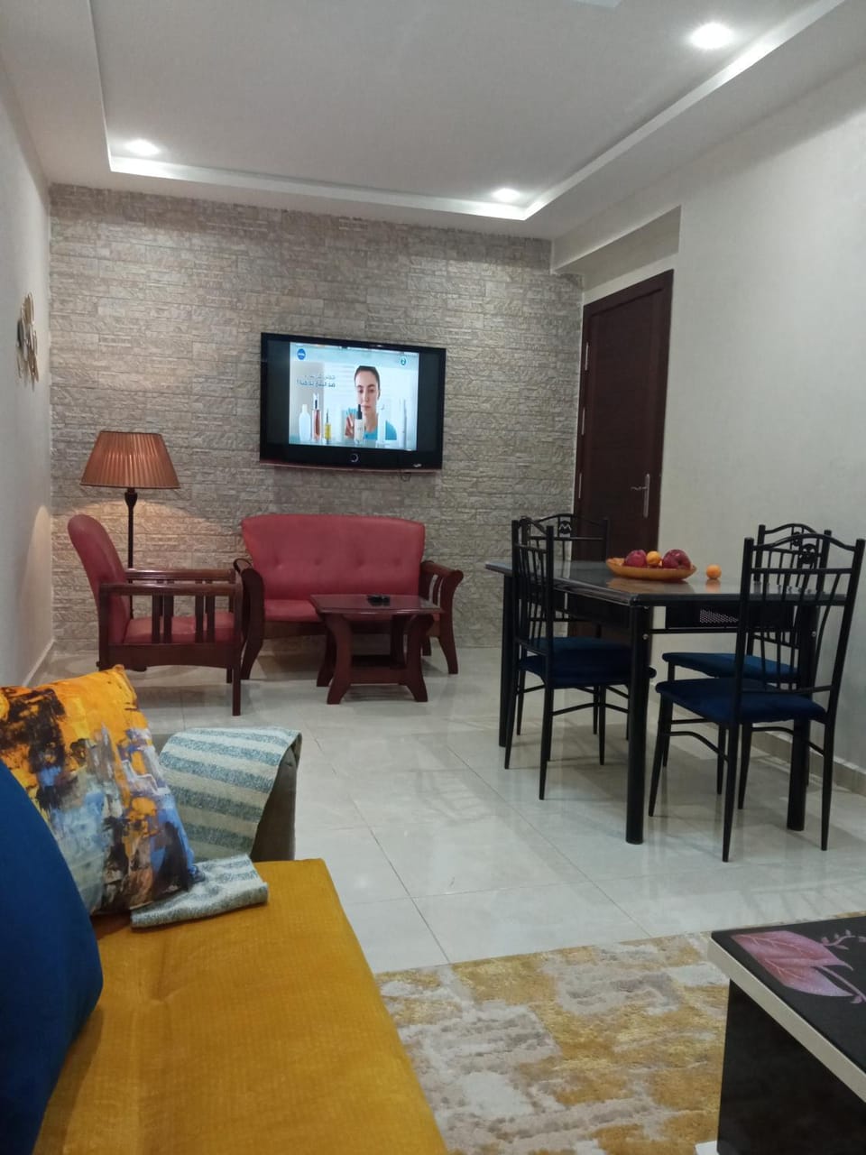 Communal lounge/ TV room, TV and multimedia, Living room, Seating area, Dining area