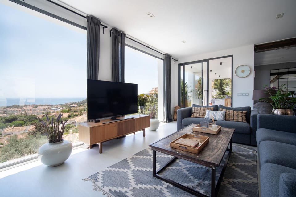 Communal lounge/ TV room, Natural landscape, TV and multimedia, View (from property/room), Living room, Seating area