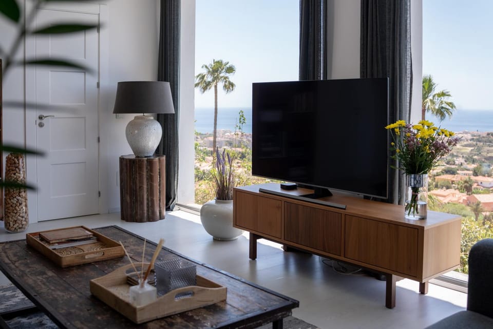 Communal lounge/ TV room, Natural landscape, TV and multimedia