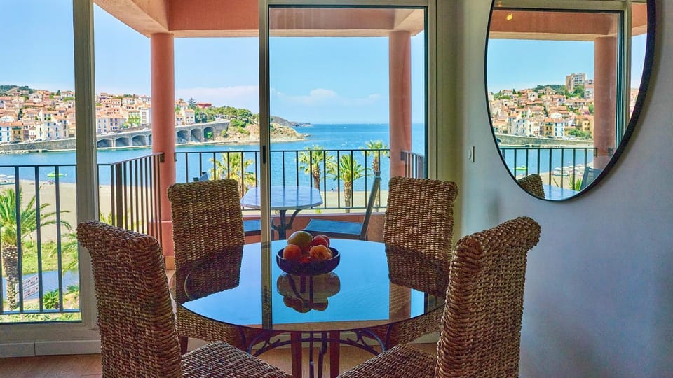 Dining area, City view, Sea view