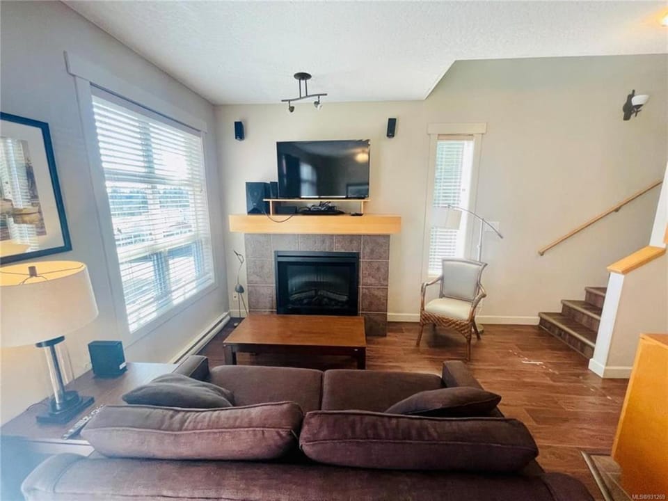 Sheringham Townhouse - Pet Friendly Sooke Rental House in Vancouver Island