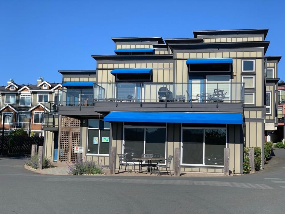 Sooke Oceanview Penthouse - Family Friendly House in Vancouver Island