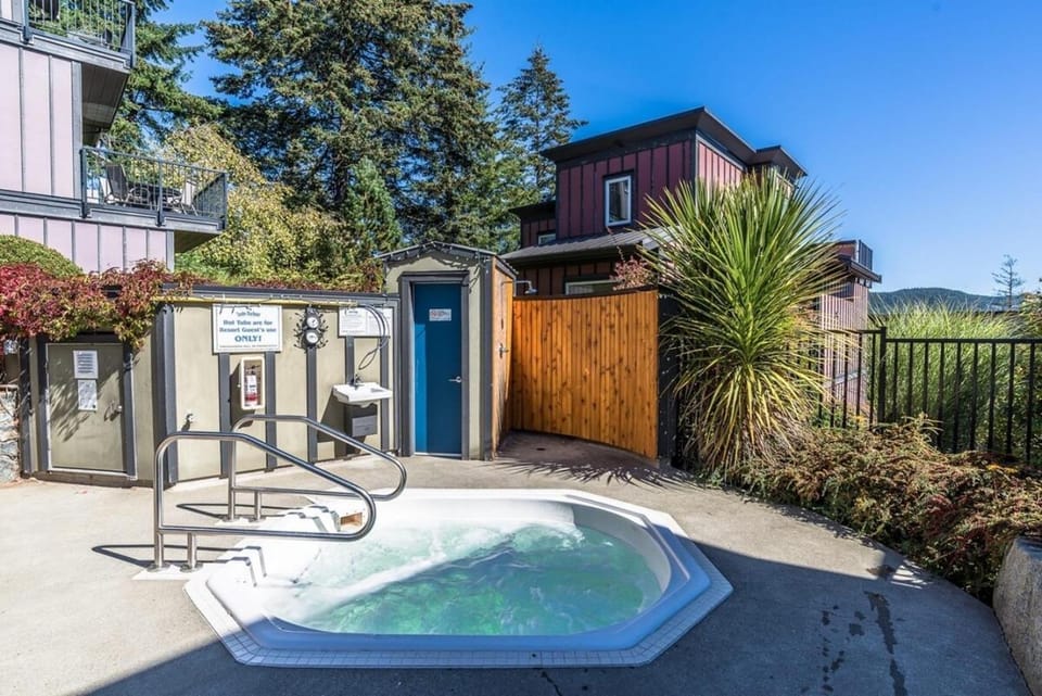 Sooke Harbour Townhouse - Waterfront 2-Bed Rental House in Vancouver Island