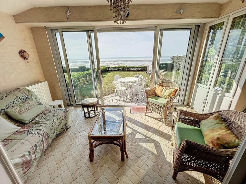 Appartement RDC bord de mer, 500m des commerces - FR-1-361-499 Apartment in Jullouville