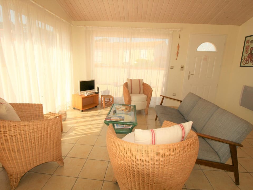 Maison avec Jardin à 150m de la Plage, 2 Chambres, Wi-Fi, Parking, Animaux Acceptés - FR-1-22-351 House in La Tranche-sur-Mer