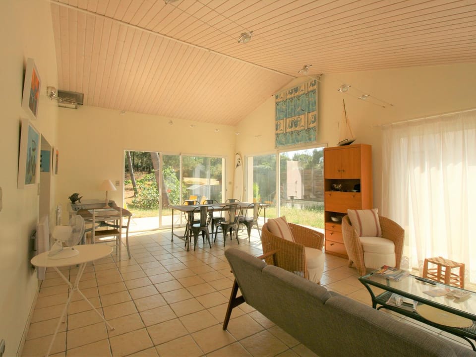 Maison avec Jardin à 150m de la Plage, 2 Chambres, Wi-Fi, Parking, Animaux Acceptés - FR-1-22-351 House in La Tranche-sur-Mer