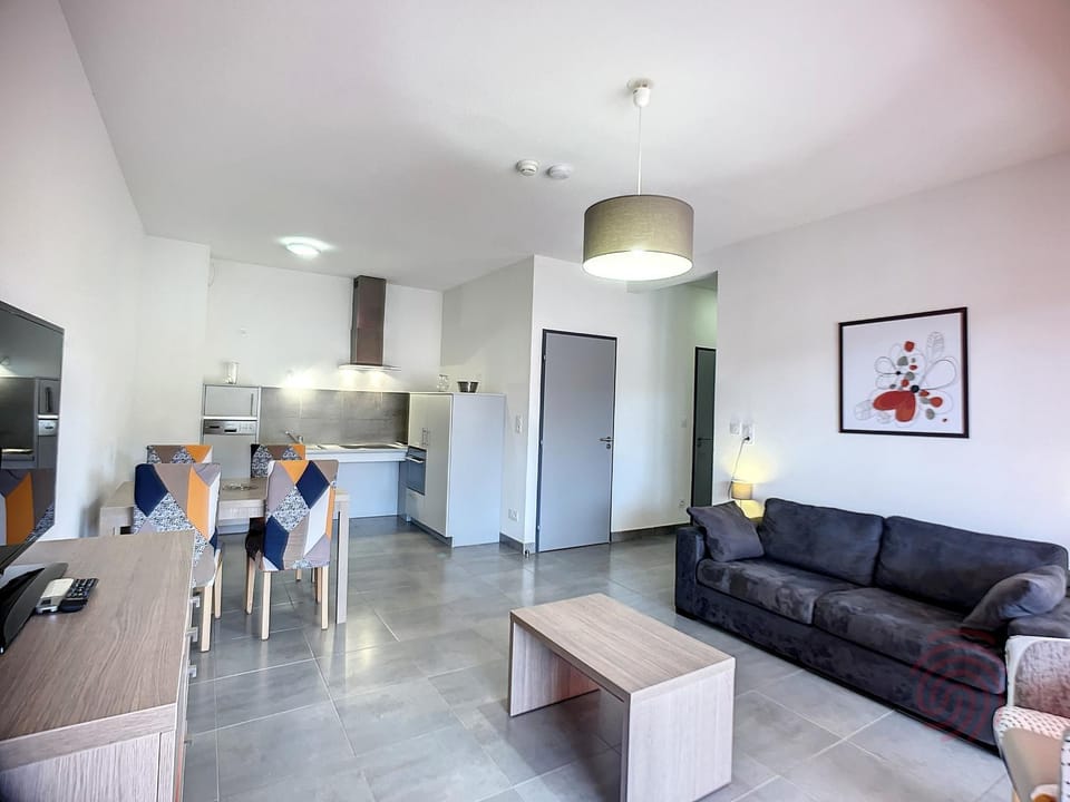 Appartement F2 PMR, climatisé, avec terrasse et parking privé, au cœur de Lamalou-les-Bains - FR-1-451-194 Apartment in Occitanie