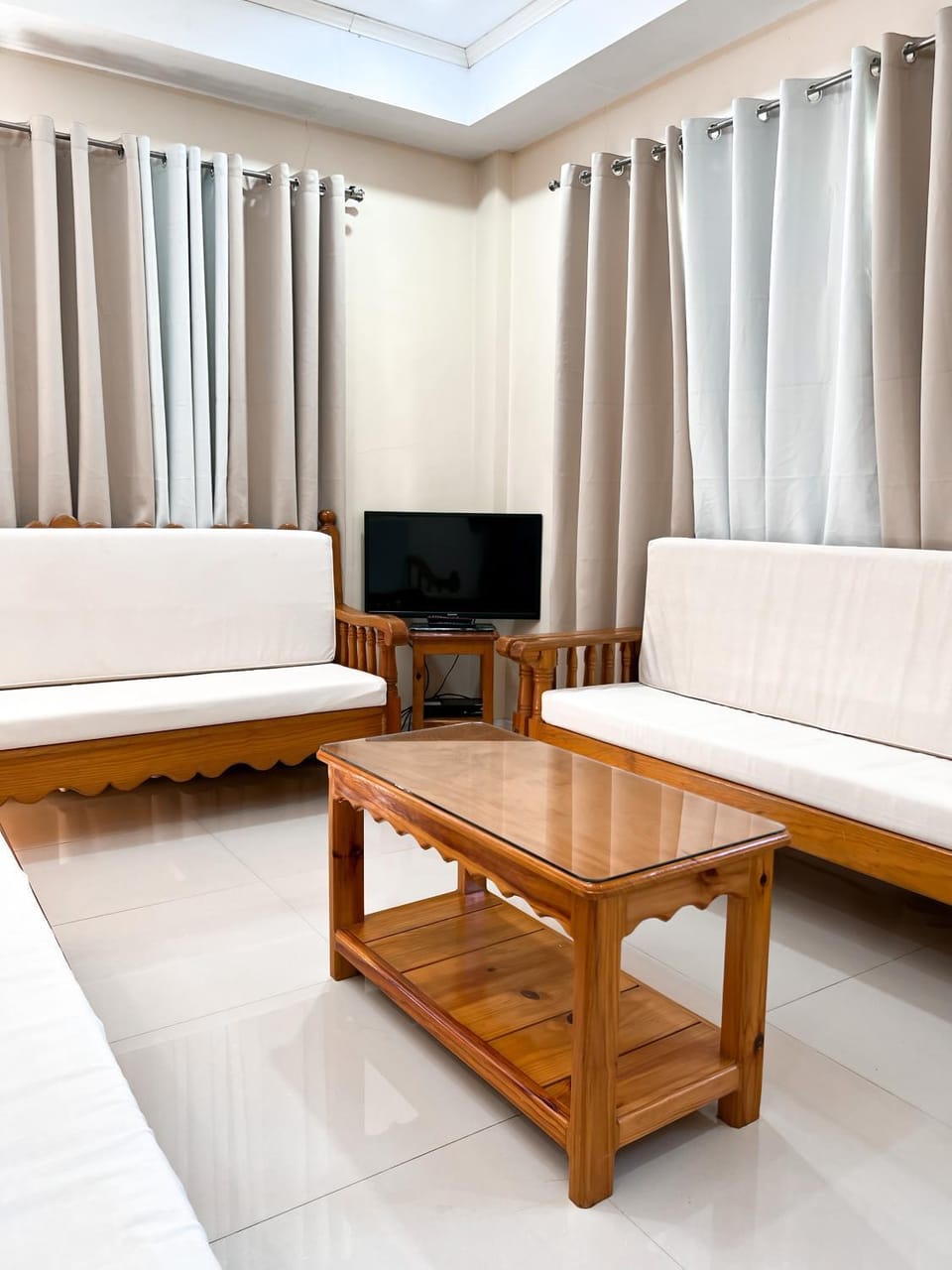 Communal lounge/ TV room, TV and multimedia, Living room, Seating area, Evening entertainment