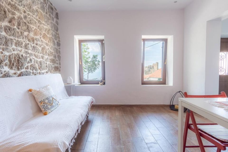 Living room, Photo of the whole room, Seating area, Dining area