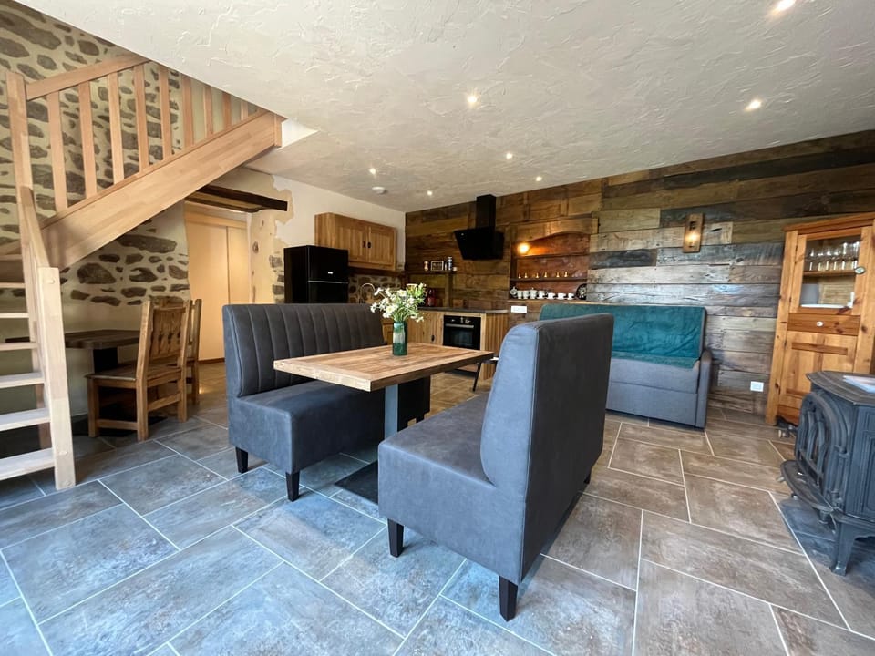 Living room, Dining area
