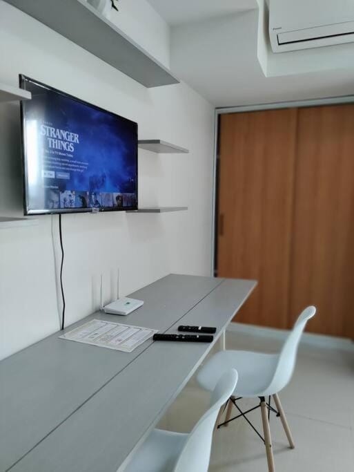 NEW Cozy condo unit w/ wifi next to Abreeza Apartment in Davao City