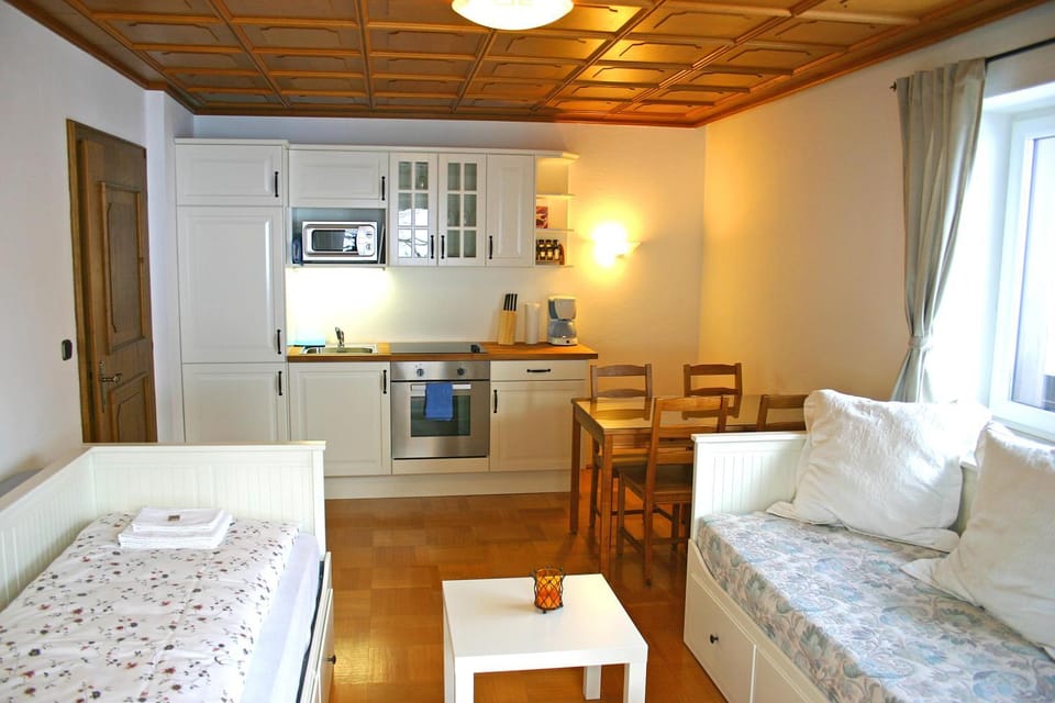 Kitchen or kitchenette, Living room