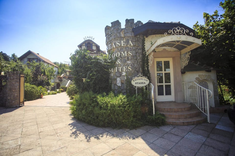 Property building, Day, Garden, Garden view