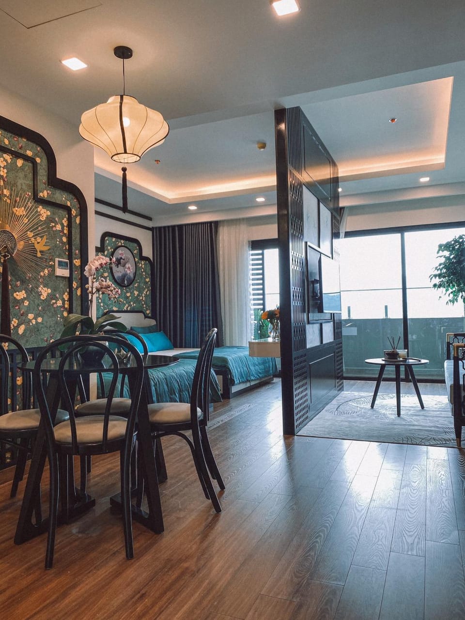 Living room, Seating area, Dining area