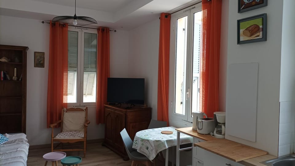 MENTON A 2 pas des plages de sable et du centre ville beau 3 pièces pour 3 personnes Apartment in Menton