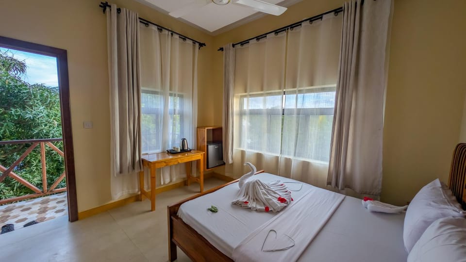 Bed, View (from property/room), Balcony/Terrace, Photo of the whole room, Seating area, Bedroom, towels