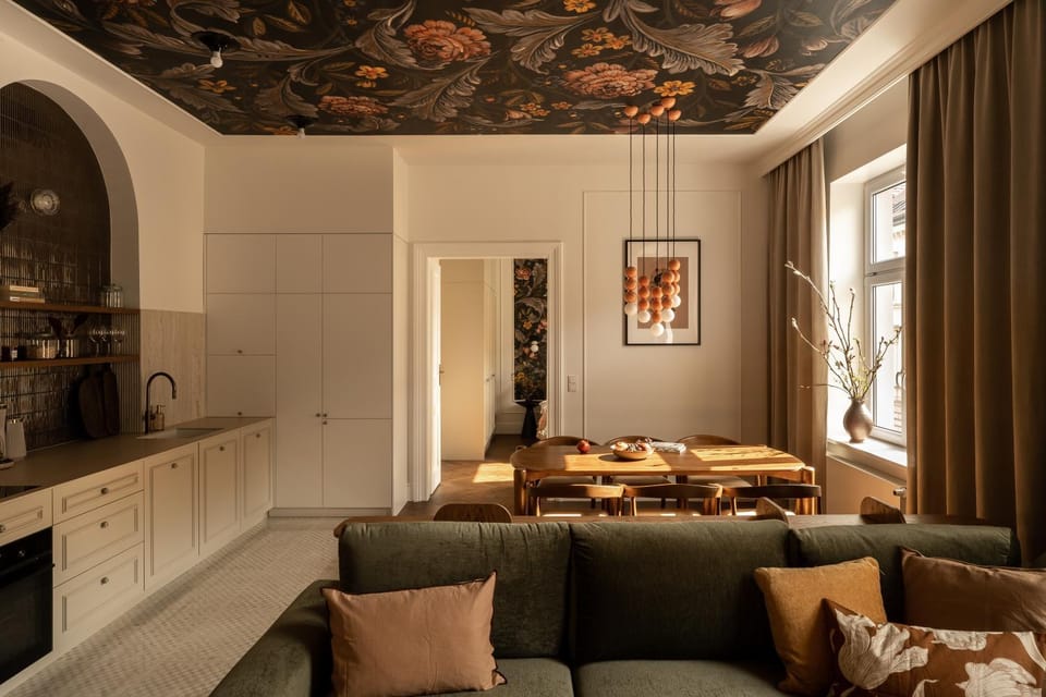 Kitchen or kitchenette, Living room, Decorative detail, Seating area, Dining area, internet