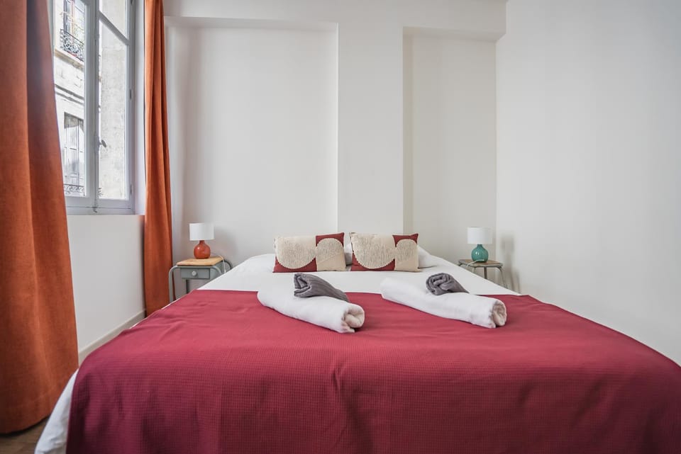 Bed, Bedroom, towels, air conditioner