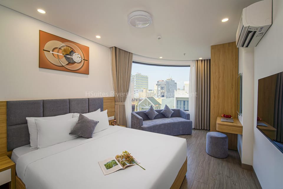 Bed, Seating area, Bedroom