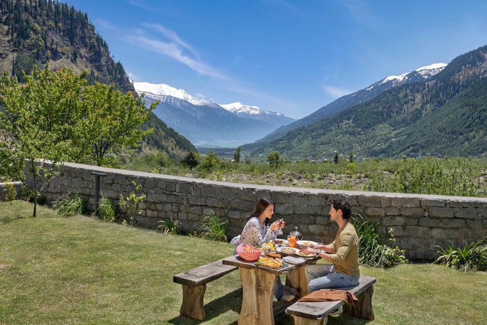 Natural landscape, Dining area, Guests, Breakfast