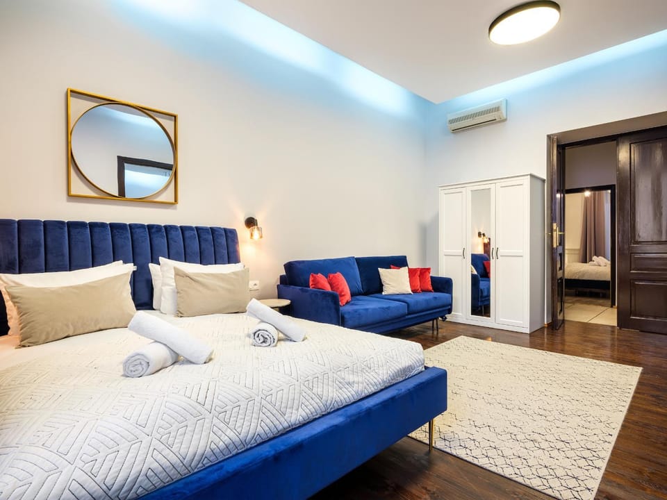 Bed, Day, Photo of the whole room, Seating area, Bedroom, internet, wardrobe, air conditioner