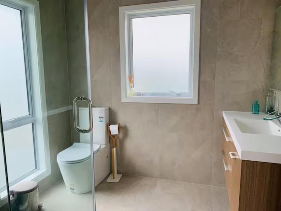 Besties West Auckland House in Auckland