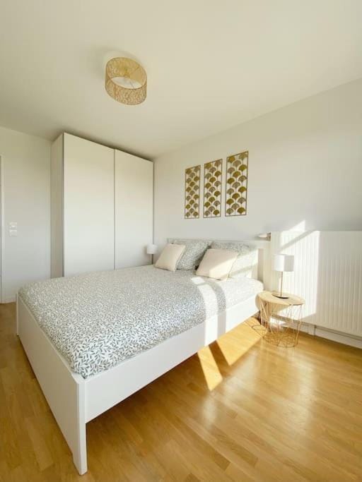 Bed, Photo of the whole room