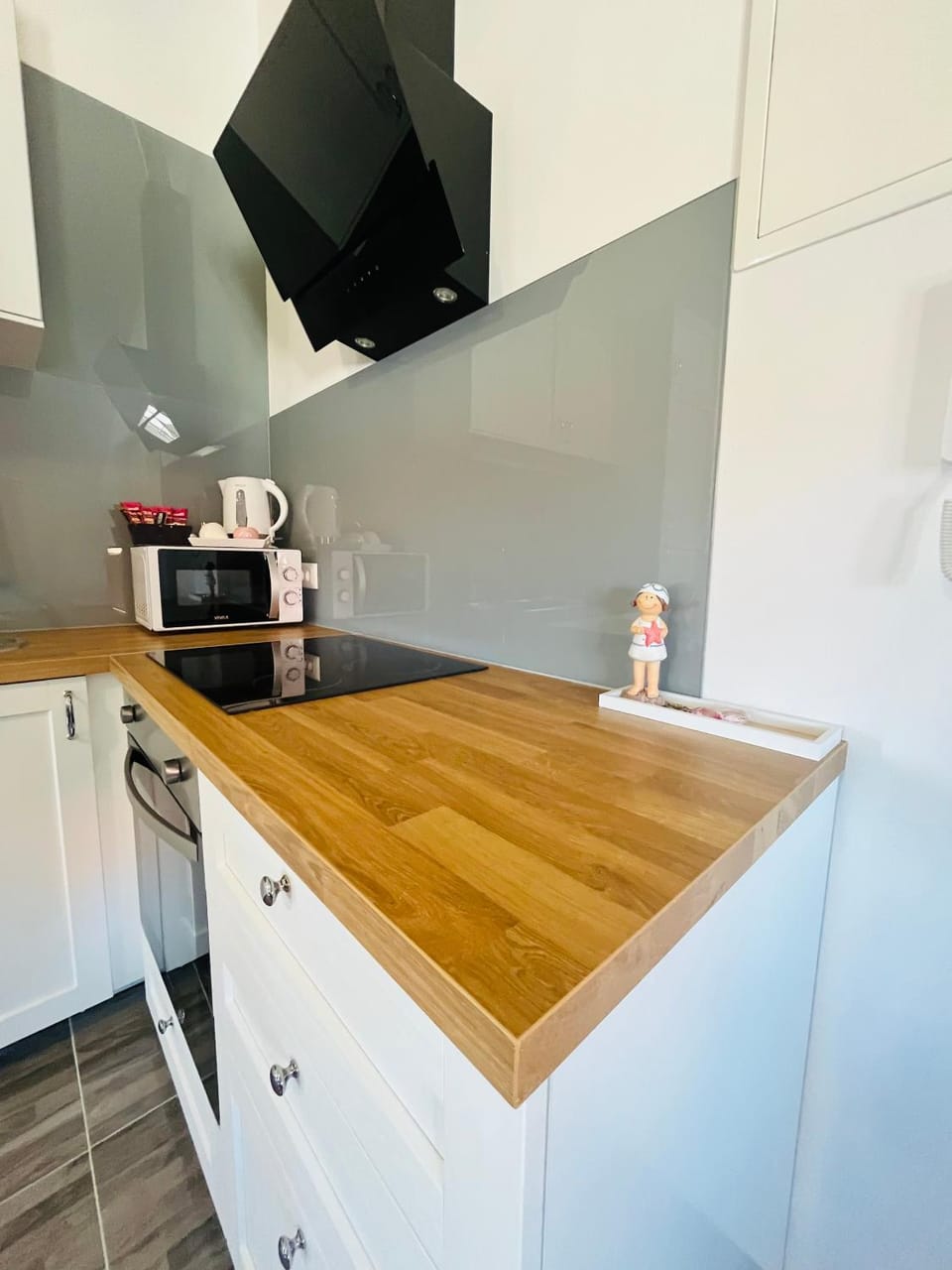 Coffee/tea facilities, minibar, pet friendly